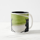 歴史的に対してカートを引っ張っているPerchonの馬 ツートーンマグカップ (正面右)