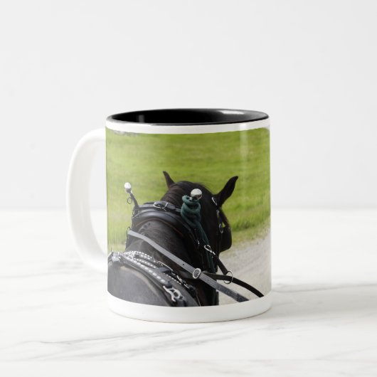 歴史的に対してカートを引っ張っているPerchonの馬 ツートーンマグカップ (正面左)