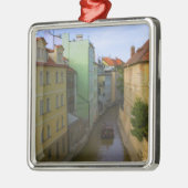 歴史的建物と運河、プラハ、チェコ メタルオーナメント (左)