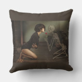 死と若い女性 クッション (裏面)