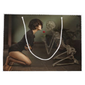 死と若い女性 ラージペーパーバッグ (裏面)