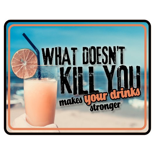 死なない程度の苦労は飲み物を強くする T Tシャツ