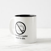 死ぬよりクールな方法がTシャツあります ツートーンマグカップ (正面左)