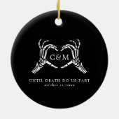 死の骸骨とバラまで愛結婚者 セラミックオーナメント (裏面)