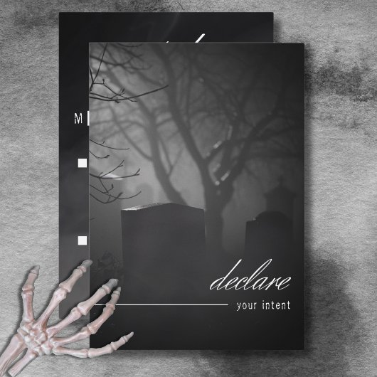 死のQRコードまでのゴシック様式の黒&白墓地 出欠カード