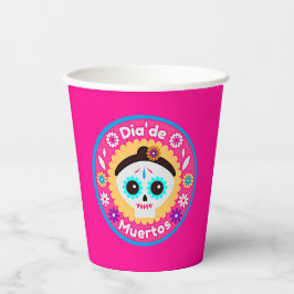 死んだピンクの女性の日 – 家族の子供のために 紙コップ