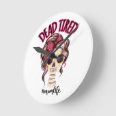 死んだ疲れた母の生活スケルトン乱雑Bunバンダナ ラウンド壁時計 (傾斜)