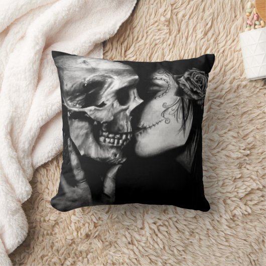 死んだ白黒のスカルと女性のゴシック様式の日 クッション (ブランケット)