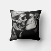 死んだ白黒のスカルと女性のゴシック様式の日 クッション (裏面)