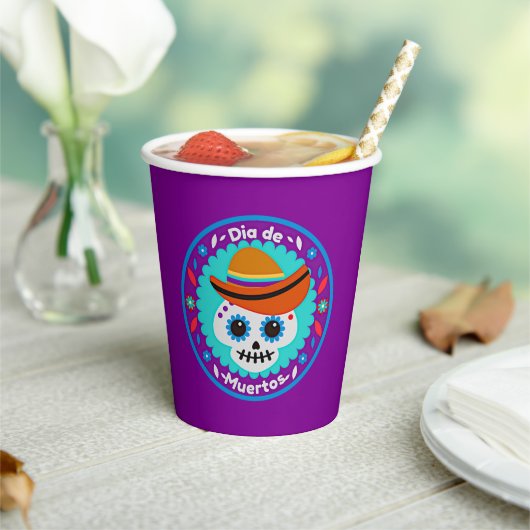 死んだ紫の青と帽子の日 – 家族の子供 紙コップ (インサイチュ)