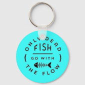 死んだ魚だけが流れのモットータイポグラフィAと行く キーホルダー (正面)