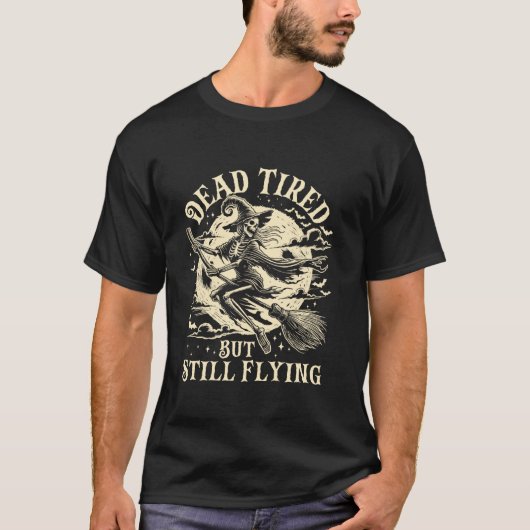 死んで疲れたがまだ飛んでいるスケルトンおもしろいウィッチB Tシャツ (正面)