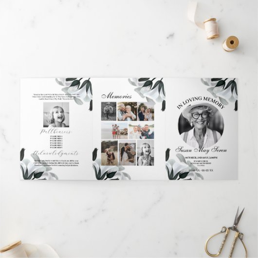 死亡記事お祝いライフ写真白黒リリー 三つ折り招待状 (外部)