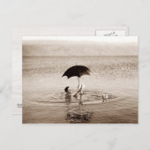 死読海の中で人間は傘を差している ポストカード (正面/裏面)
