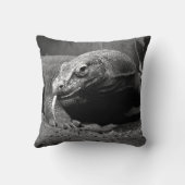 残っているコモドオオトカゲの白黒舌 クッション (裏面)