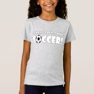 残念おもしろいながらサッカーの女子プレーヤーを持っている Tシャツ