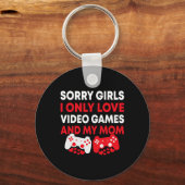 残念な女の子私はビデオゲームと私の母のおもしろいを愛している キーホルダー (正面)