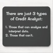 残酷でおもしろいな信用分析家の有名な引用文の冗談のギフト マウスパッド (正面)