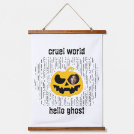 残酷な世界 吊り下げ型タペストリー