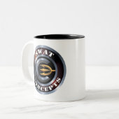 殴打の概念のコーヒー・マグ ツートーンマグカップ (正面左)