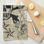 殺し屋、幸せなスカル、銃、バラ、ギフト、十代の若者たち、石 キッチンタオル (四つ折り)