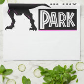 母おもしろいである恐竜が公園を散歩する キッチンタオル (折り畳み)