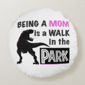 母おもしろいである恐竜が公園を散歩する ラウンドクッション (裏面)