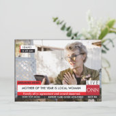 母おもしろいの日🎉偽テレビニュースカード 招待状 (スタンド正面)