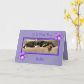 「母おもしろいの日」カードW/Basset Hound Puppy カード (黄色い花)