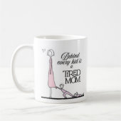 母おもしろい義深い引用文 – 疲れた母の生活 コーヒーマグカップ (左)