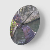 母およびベビーのカバの挨拶 ラウンド壁時計 (傾斜)