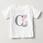 母およびベビーのキツネのピンクのハートの気球のイニシャル ベビーTシャツ (正面)