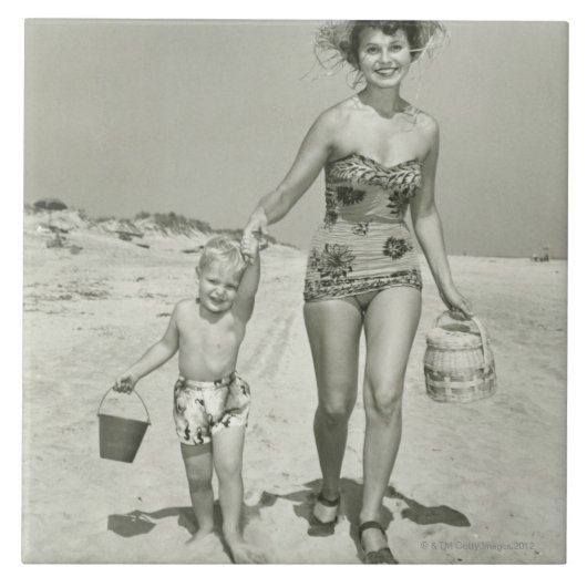 母および息子の歩く タイル (正面)