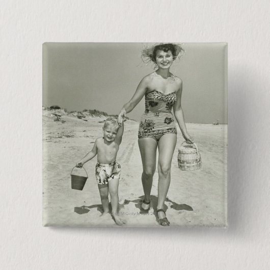 母および息子の歩く 缶バッジ (正面)