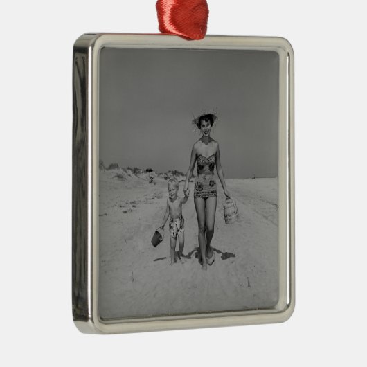 母および息子 メタルオーナメント (右)