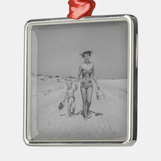 母および息子 メタルオーナメント (左)