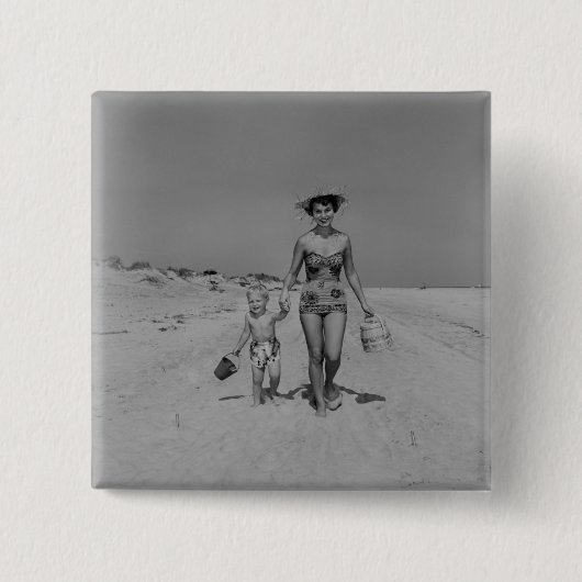 母および息子 缶バッジ (正面)