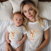 母が一緒にハイランドをマッチング私たちの最初の母の日 Tシャツ