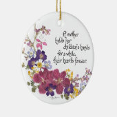 母が子どものハートを抱く セラミックオーナメント (右)