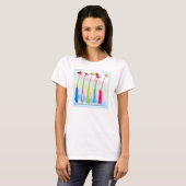 母が子どもの手を握る Tシャツ (正面フル)