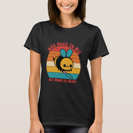 母が死んだ母のアパレルは私に優しい Tシャツ (正面)