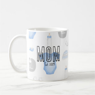 母とベのベビーの名前のYear Est。ブラック文字 コーヒーマグカップ