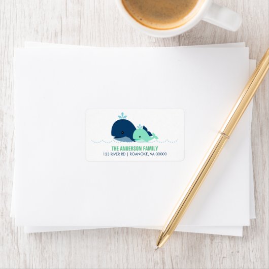 母とベビークジラの赤ちゃんシャワー{green} ラベル (インサイチュ)