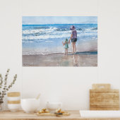 母と子供の海辺の波の水色 ポスター (キッチン)