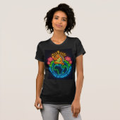 母なる地球に愛を ― ネオンアートの地球の女神 Tシャツ (正面フル)