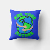 母なる地球、地球の日、母の日を抱き締める クッション (裏面)