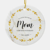 母の愛の記憶の中で金ゴールドリースメモリアル セラミックオーナメント (正面)