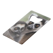 **「母の愛：ミイラとベビーのキツネザル」 クレジットカード栓抜き (正面アングル)