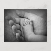 母の手でベビーの足のはがき。 ポストカード (正面)