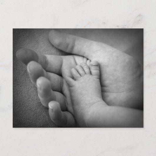 母の手でベビーの足のはがき。 ポストカード (正面)